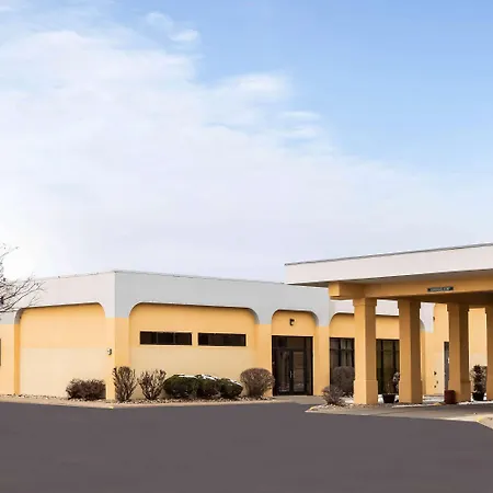La Quinta Inn By Wyndham Davenport & Conference Center-2
