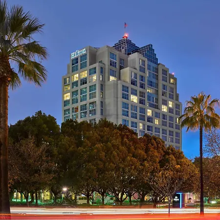 Hilton Los Angeles North-Glendale & Executive Meeting Center-3
