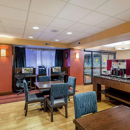 Hampton Inn Milwaukee Airport-3
