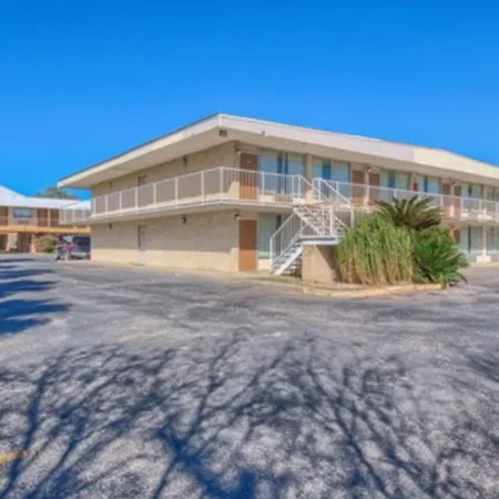 Americas Best Value Inn Uvalde-2