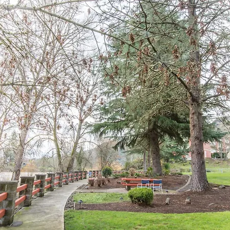 Riverfront Inn Roseburg-2
