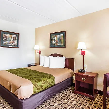 Econo Lodge Savannah Midtown-2