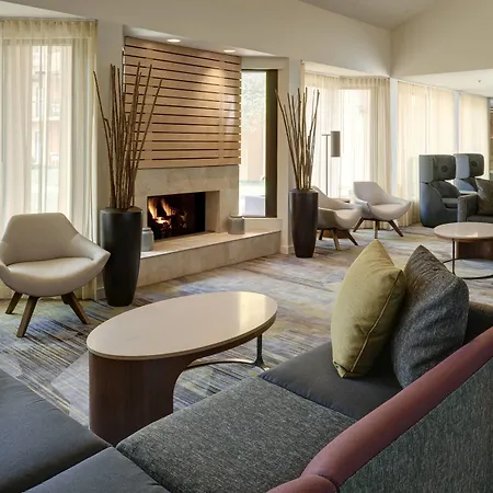 Courtyard By Marriott Indianapolis Airport-2