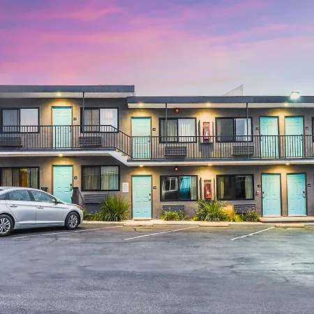 Travelodge By Wyndham Lax-3