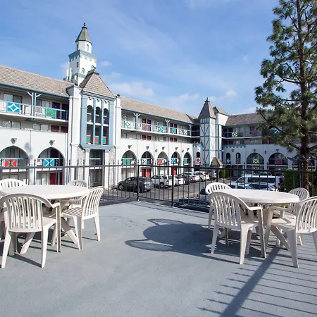 Castle Inn And Suites Anaheim-2