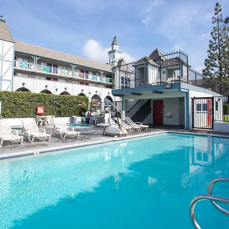 Castle Inn And Suites Anaheim-3
