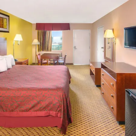 Days Inn By Wyndham Gulfport-2