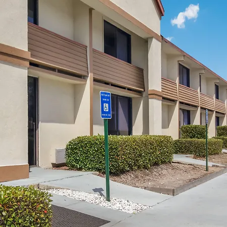 Red Roof Inn & Suites Brunswick I-95-2