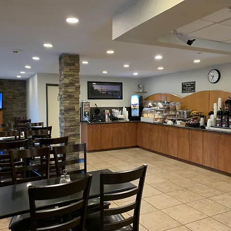 Ramada By Wyndham Portland-3
