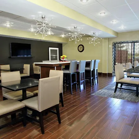 Hampton Inn Ashtabula-3