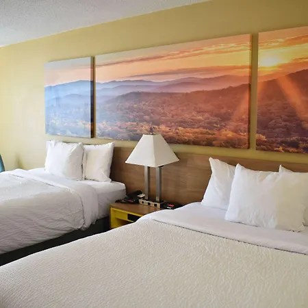 Days Inn By Wyndham Reidsville-3