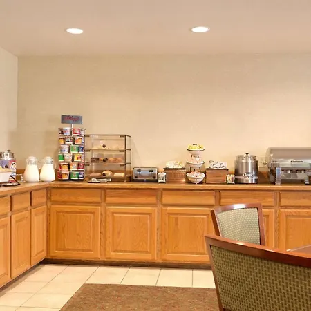Country Inn & Suites By Radisson, Nevada, Mo-2