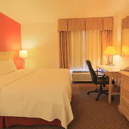 Days Inn By Wyndham Calumet Park-2