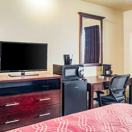 Econo Lodge Newport-3