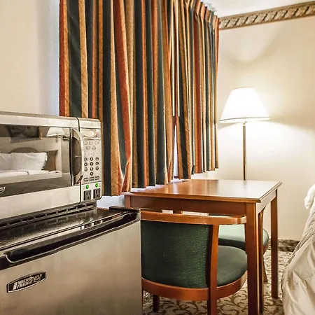 Econo Lodge Newton-3