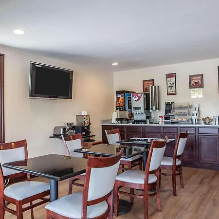 Econo Lodge Newton-2