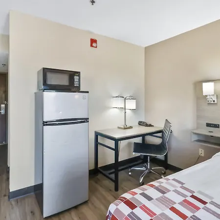 Red Roof Inn & Suites Fayetteville-Fort Bragg-2