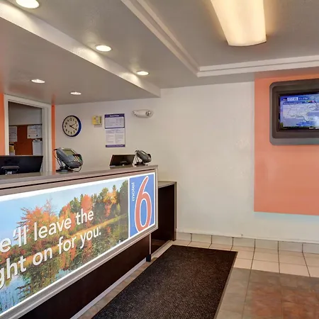 Motel 6-Chicopee, Ma - Springfield-3