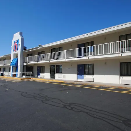 Motel 6-Chicopee, Ma - Springfield-2