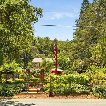 Foothill House-3