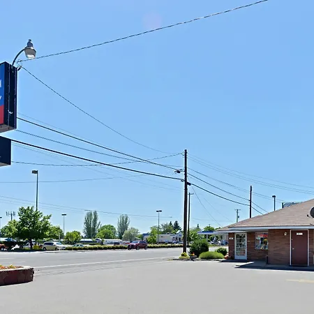 Majestic Inn & Suites-3