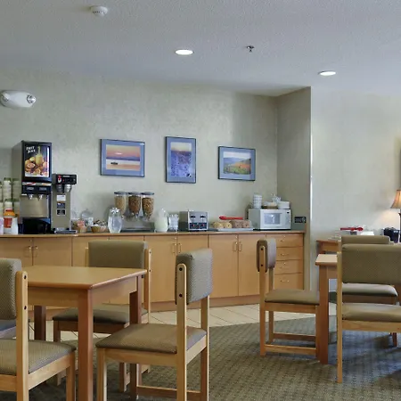 Microtel Inn & Suites By Wyndham Plattsburgh-3