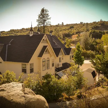 Hounds Tooth Inn-3