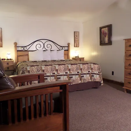 Kinnikinnik Motor Lodge-2