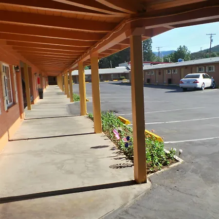 Relax Inn Yreka-3