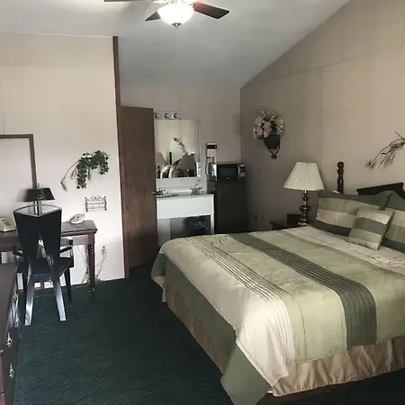 Longhouse Lodge Motel-2