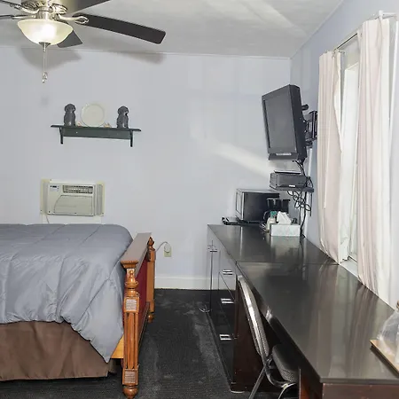 Longhouse Lodge Motel-3