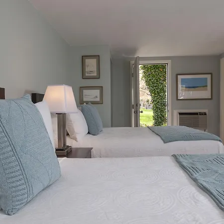 Chatham Seafarer Inn-2