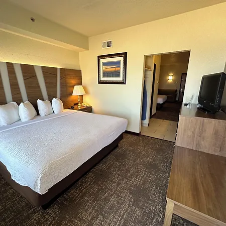 Mackinaw Beach And Bay Inn & Suites-2