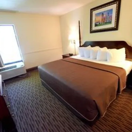 Waterfront Inn Mackinaw City-3