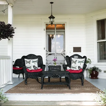Oak Hill On Love Lane Bed And Breakfast Inn-2