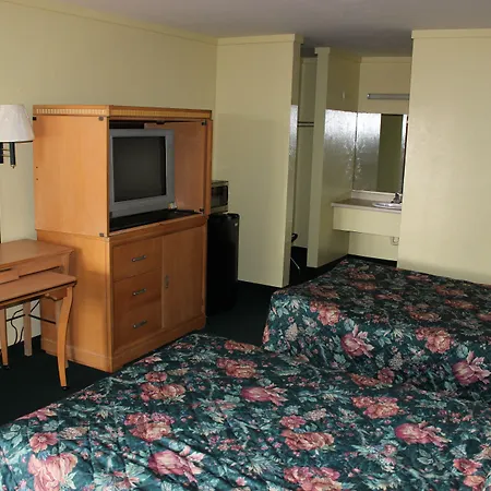 Travelers Inn Gainesville-2