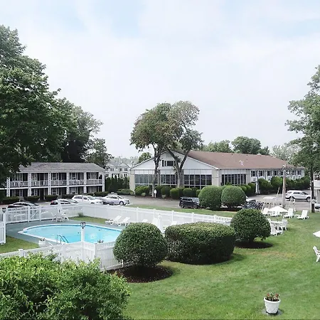 Shoreway Acres Inn & Cape Cod Lodging-3