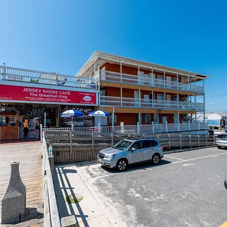 Boardwalk Hotel Charlee & Apartments Beach Hotel Oceanfront-2