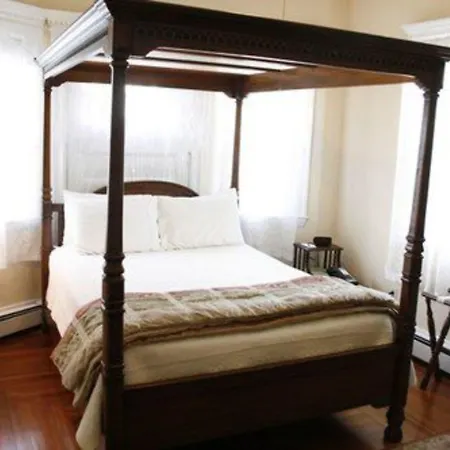 The Coolidge Corner Guest House: A Brookline Bed And Breakfast-3