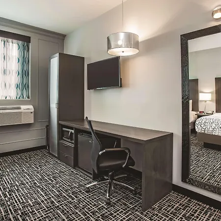 La Quinta By Wyndham Inner Harbor Downtown-3