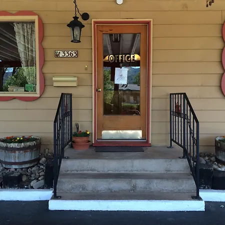 Caboose Motel & Gift Shop-3