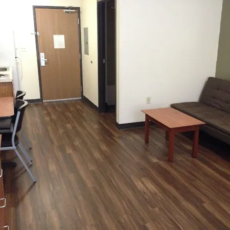 Inland Suites Lamar-2