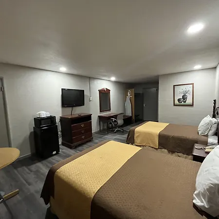 Mid Towne Inn & Suites-2
