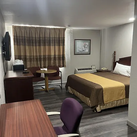 Mid Towne Inn & Suites-3