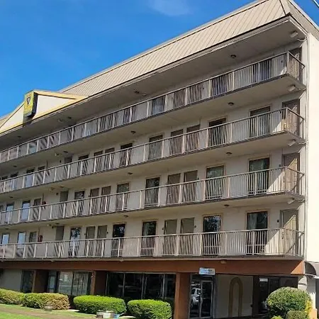 Studio 9 Inn & Suites-3