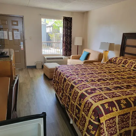 Studio 9 Inn & Suites-2