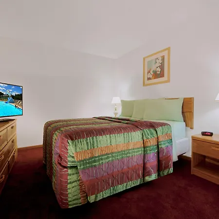 Shamrock Motel Resort & Suites-3