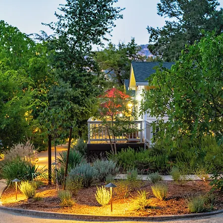 Aurora Park Cottages-2