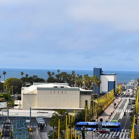 Hampton Inn & Suites Santa Monica-2