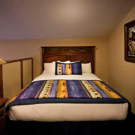 Cottam'S Lodge By Alpine Village Suites-2
